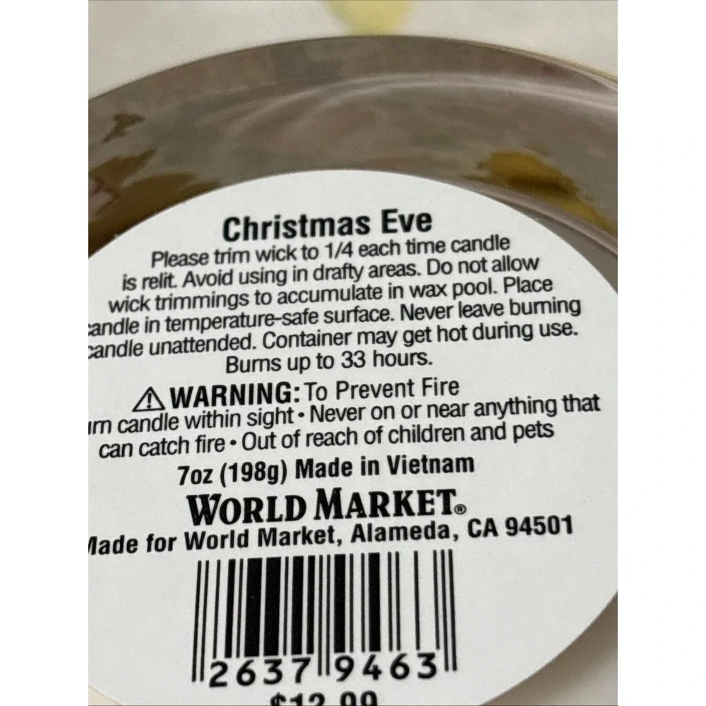 New World Market Christmas Eve Scented Candle‎ 7 Oz